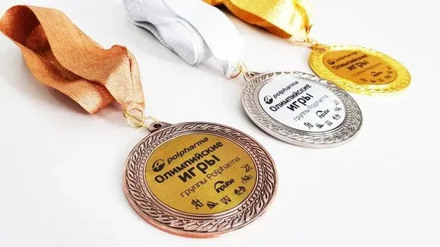 Наградные медали золотого, серебряного и бронзового цвета
