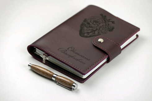 Лазерная гравировка на ежедневнике